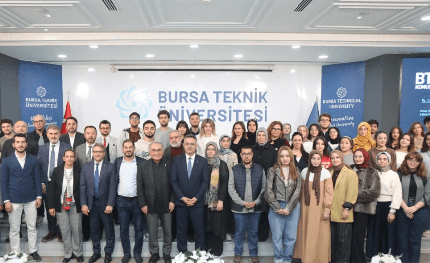 Tarhan: “Kapitalizm, çaresizliğini gizlemek için iyimserlik satıyor”